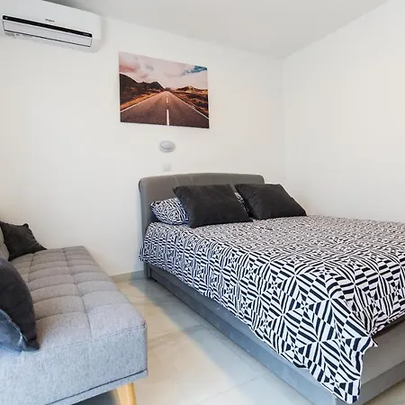 Mabele Apartment Pag Town